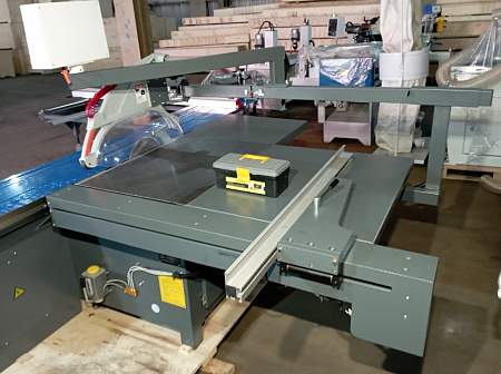 Форматно-раскроечный станок W9DS c ЧПУ - 3200мм. Упор с электроприводом ,  электроподъёмом пильного узла с электронной индикацией наклона