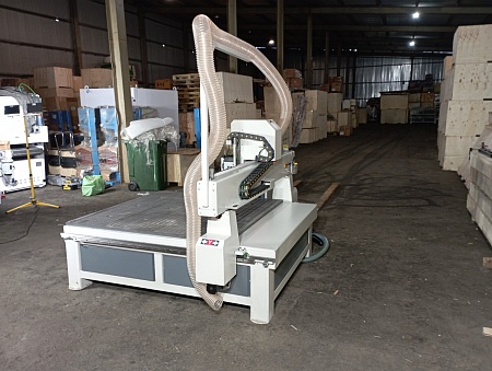 Фрезерно-гравировальный станок с ЧПУ-1616A с вакуумным столом