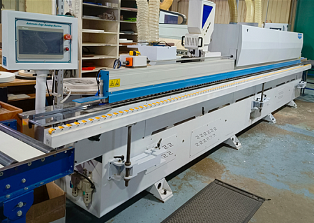 Кромкооблицовочный станок E-70JR Обработка углов Раунд