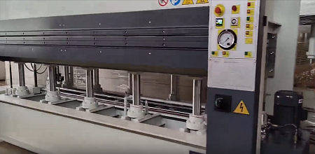 Горячий гидравлический пресс HP 48-120T 1 пролетный - 120 тонн - 3000 х 1300