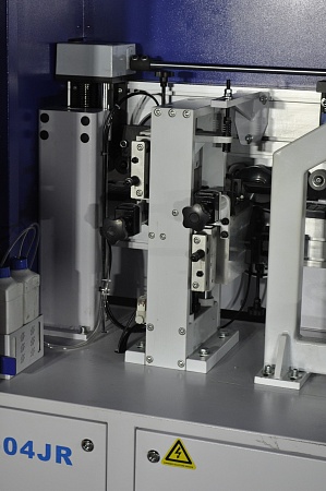 Кромкооблицовочный станок HH504JR с Прифуговкой и Раундом