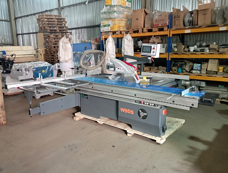 Форматно-раскроечный станок W9DS c ЧПУ - 3200мм. Упор с электроприводом ,  электроподъёмом пильного узла с электронной индикацией наклона