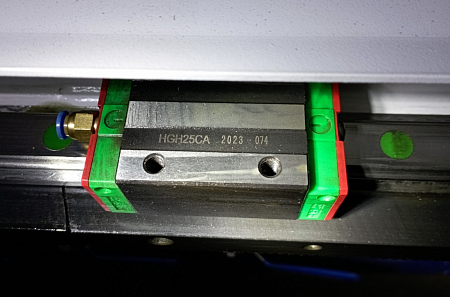 Фрезерно-гравировальный станок с ЧПУ-1616A с вакуумным столом