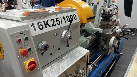Токарно-винторезный станок GLY 16К25