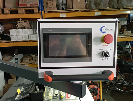 Форматно-раскроечный станок W9DS c ЧПУ - 3200мм. Упор с электроприводом ,  электроподъёмом пильного узла с электронной индикацией наклона