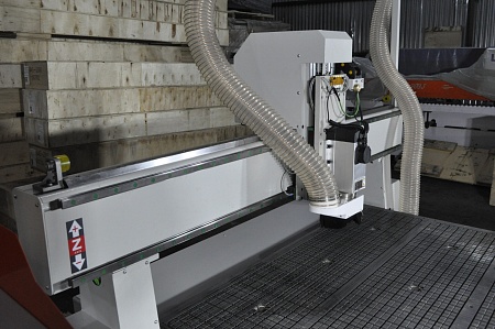 Фрезерно-гравировальный станок с ЧПУ-1616A с вакуумным столом