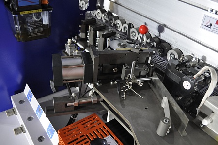 Кромкооблицовочный станок HH504JR с Прифуговкой и Раундом