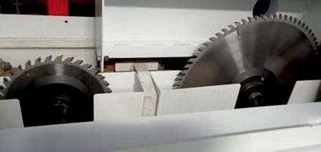 Форматно-раскроечный центр с ЧПУ DM-832PS