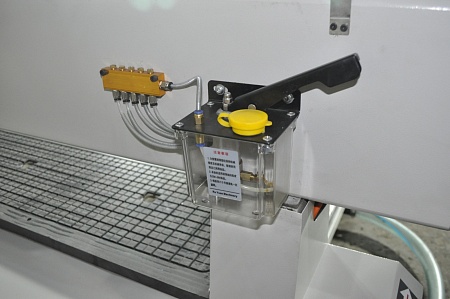 Фрезерно-гравировальный станок с ЧПУ-1616A с вакуумным столом