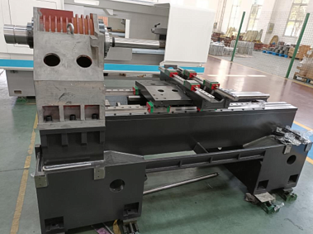 Токарный станок с ЧПУ по металлу CKE-6150 L