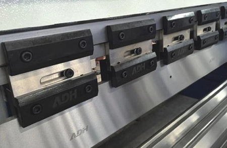 Гидравлический листогибочный пресс WC67K-40/1600